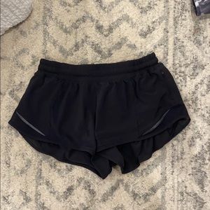 Black Lululemon Hotty Hot Shorts 2.5”, size 6